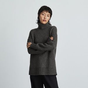 Everlane The Cloud Turtleneck Sweater in Dark Moss medium
